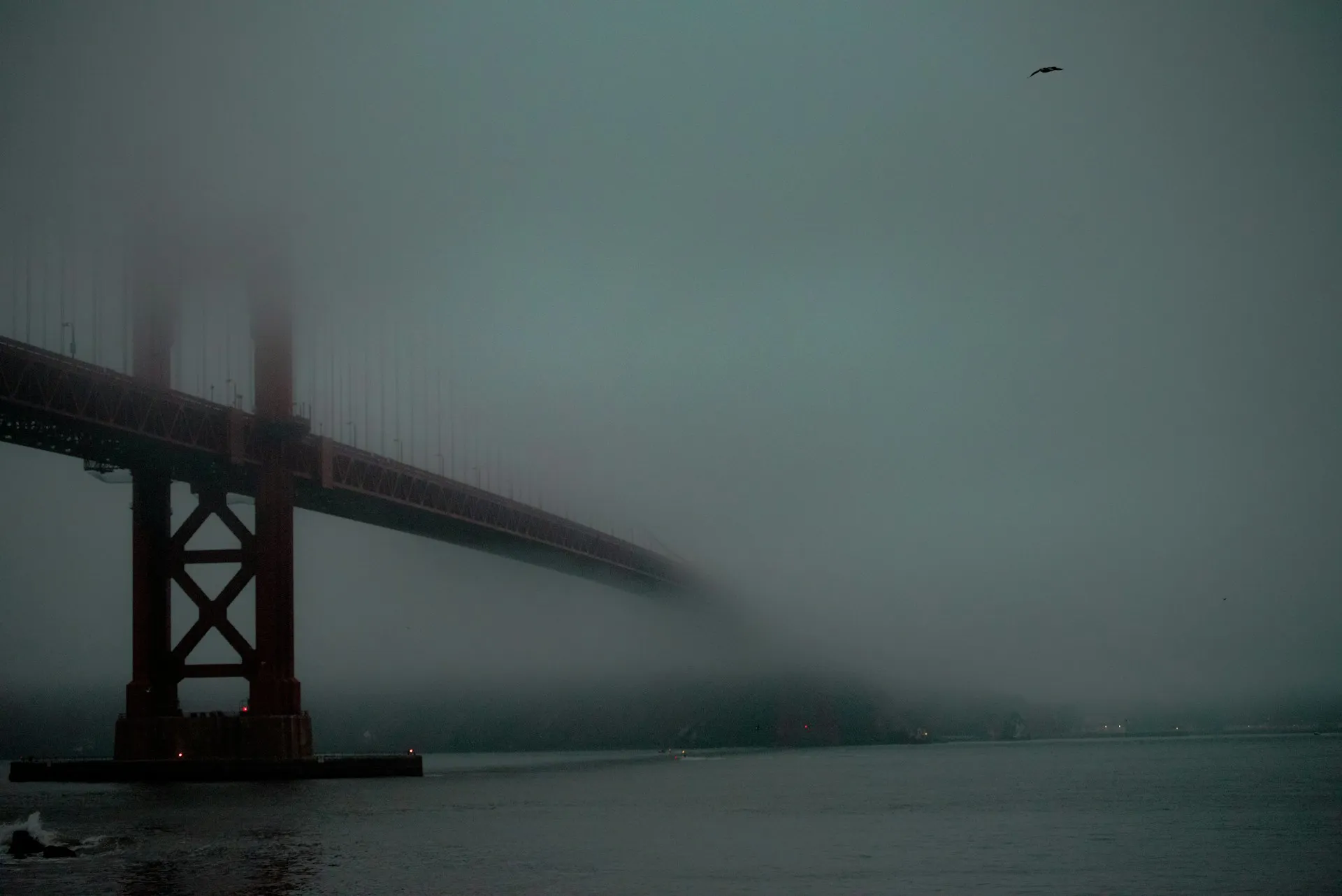 Golden Gate Bridge in fog — bridging European and American business cultures